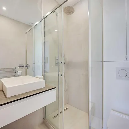 Дом отдыха Modern Getaway For Two - Marais Place Vosges Париж