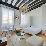 Casa de Férias Modern Getaway For Two - Marais Place Vosges