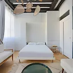 Casa de Férias Modern Getaway For Two - Marais Place Vosges