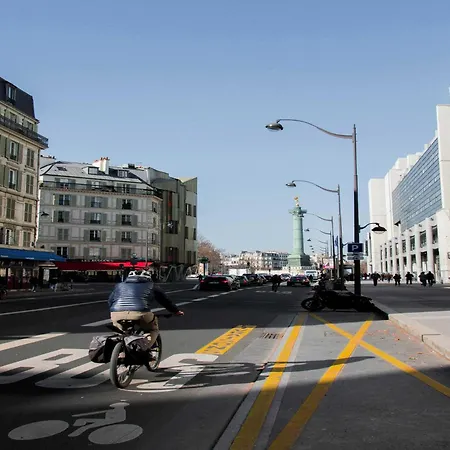 Modern Getaway For Two - Marais Place Vosges 펜션