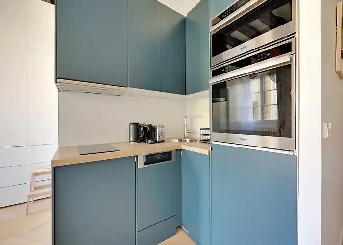 Modern Getaway For Two - Marais Place Vosges * París